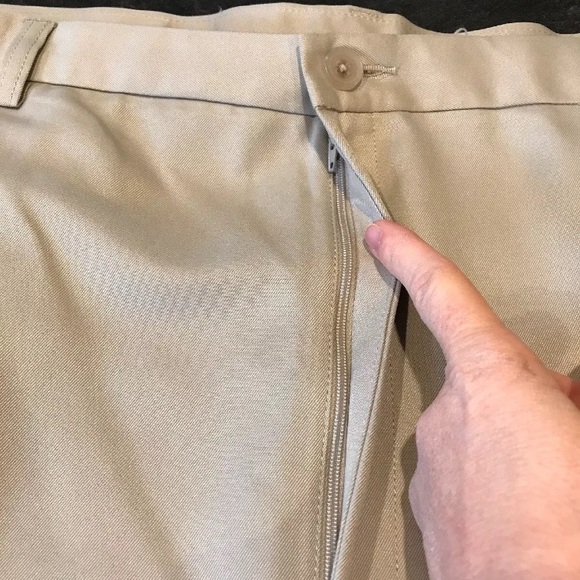 Men's Haggar light tan khaki pleated chino dress shorts size 50 - Picture 4 of 12